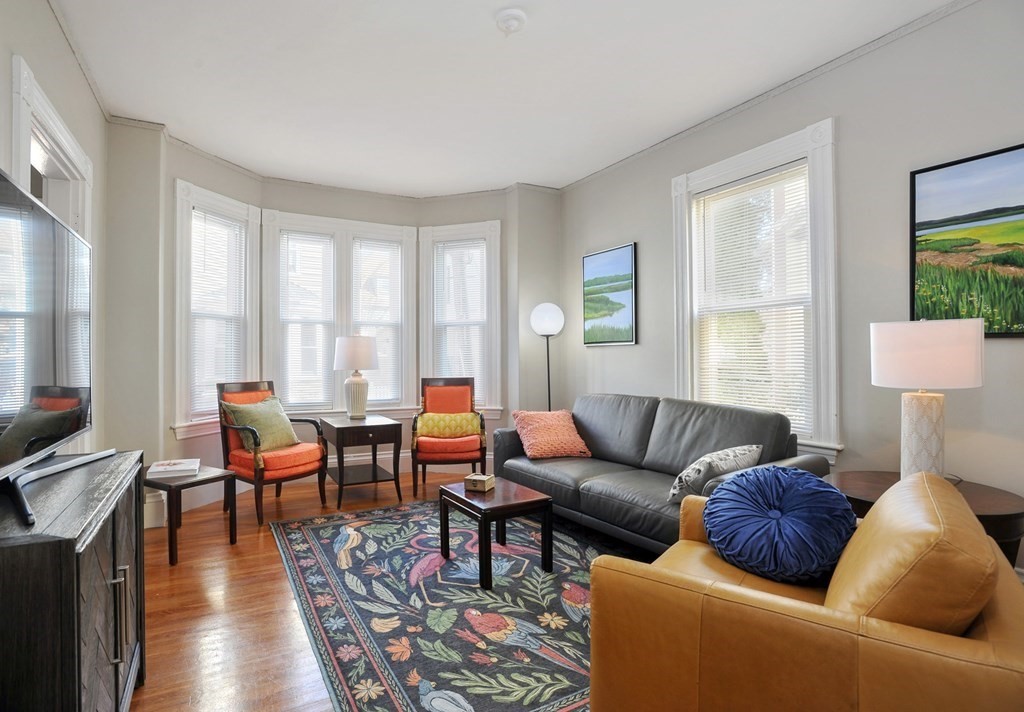 7 Lester Place, Boston, Massachusetts, 3 Bedrooms Bedrooms, 8 Rooms Rooms,1.5 BathroomsBathrooms,Residential Lease,For Rent,Lester Place,73409889