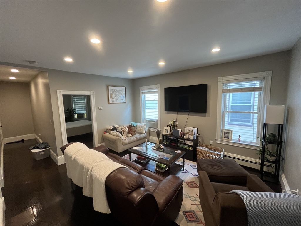 28 Dorset Street, Boston, Massachusetts, 2 Bedrooms Bedrooms, 5 Rooms Rooms,1 BathroomBathrooms,Residential Lease,For Rent,Dorset Street,73410332