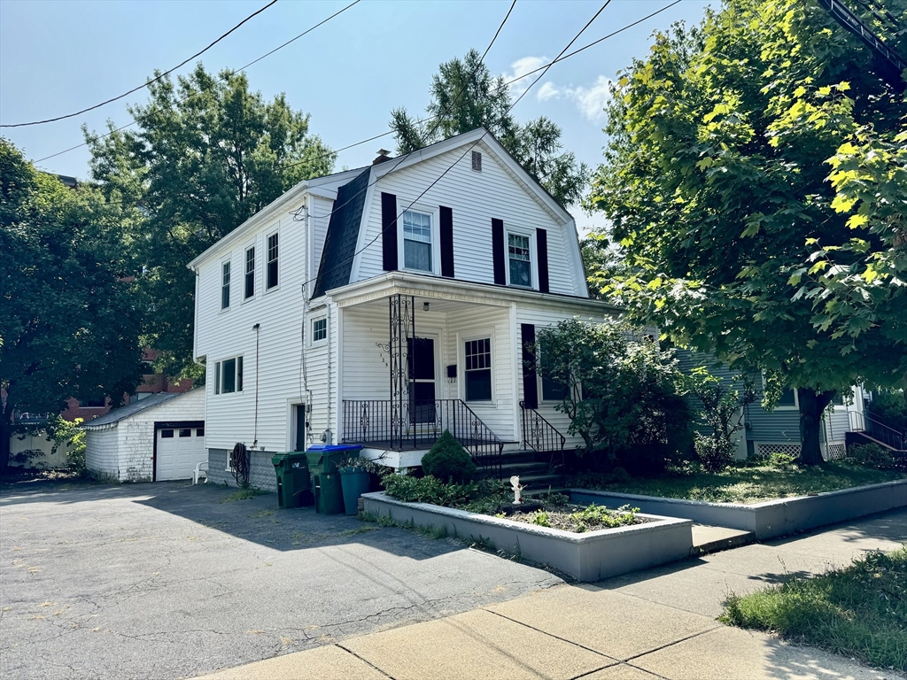 129 Middlesex Avenue, Medford, Massachusetts, 4 Bedrooms Bedrooms, 8 Rooms Rooms,1.5 BathroomsBathrooms,Residential Lease,For Rent,Middlesex Avenue,73400550