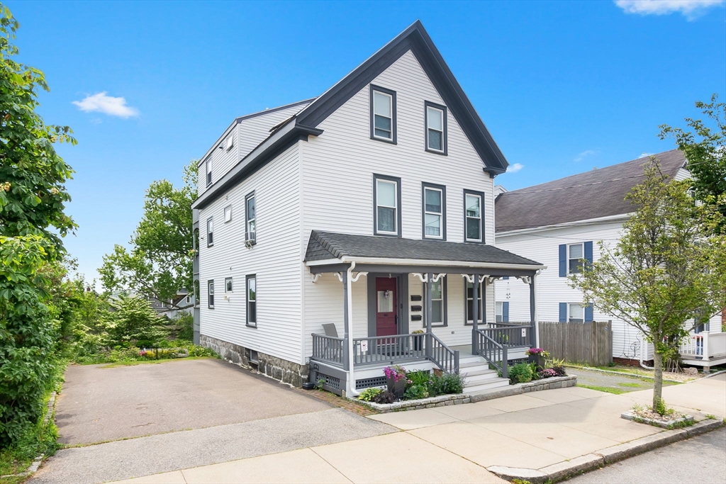 17 Lothrop Street, Beverly, Massachusetts, 2 Bedrooms Bedrooms, 4 Rooms Rooms,1 BathroomBathrooms,Residential Lease,For Rent,Lothrop Street,73387658