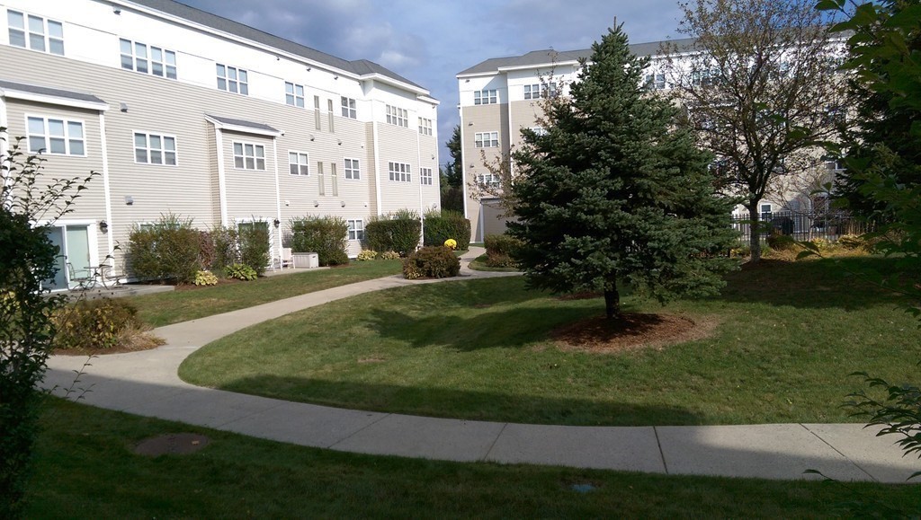 211 Central St, Norwood, Massachusetts, 2 Bedrooms Bedrooms, 4 Rooms Rooms,2 BathroomsBathrooms,Residential Lease,For Rent,Central St,73398963