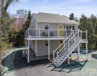 46 Stoneledge Rd, Dartmouth, Massachusetts, 4 Bedrooms Bedrooms, 8 Rooms Rooms,2 BathroomsBathrooms,Residential Income,For Sale,Stoneledge Rd,73367238