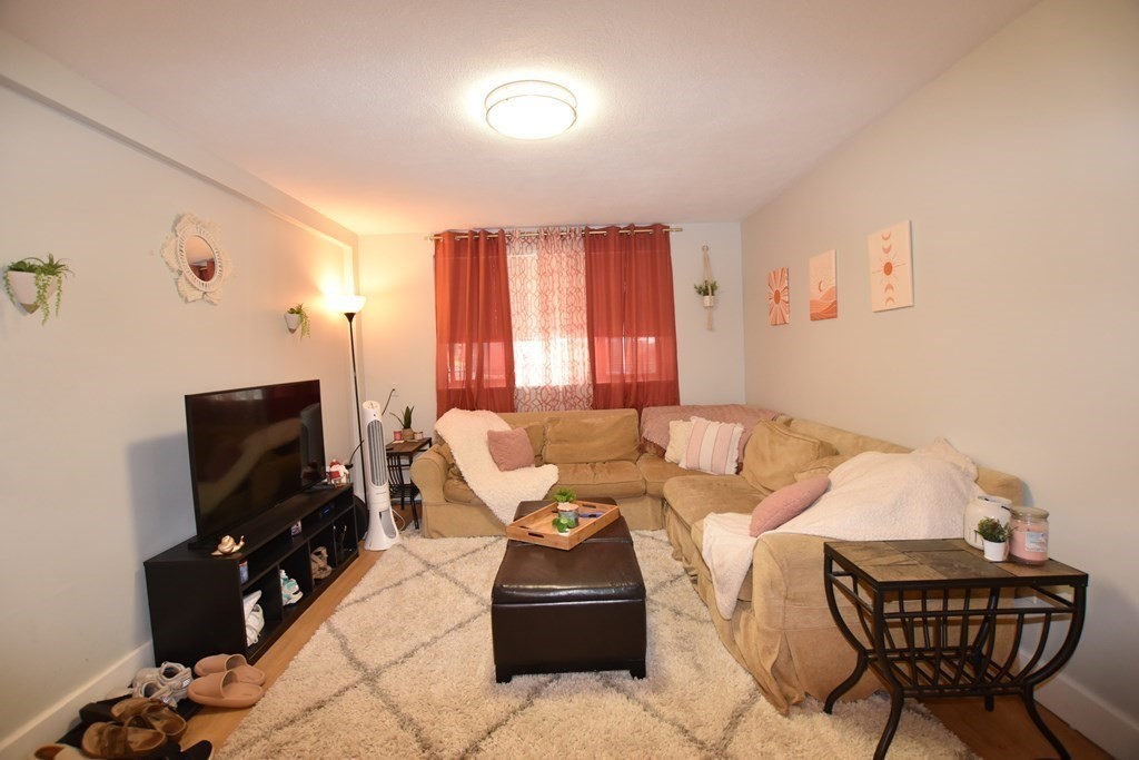 33 Cogswell Ave, Cambridge, Massachusetts, 2 Bedrooms Bedrooms, 5 Rooms Rooms,1 BathroomBathrooms,Residential Lease,For Rent,Cogswell Ave,73384254