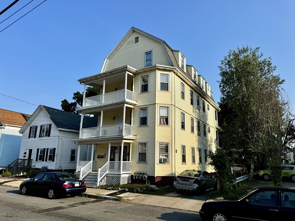 11-13 Mason Ave, North Attleboro, Massachusetts, 4 Bedrooms Bedrooms, 6 Rooms Rooms,1 BathroomBathrooms,Residential Lease,For Rent,Mason Ave,73394112