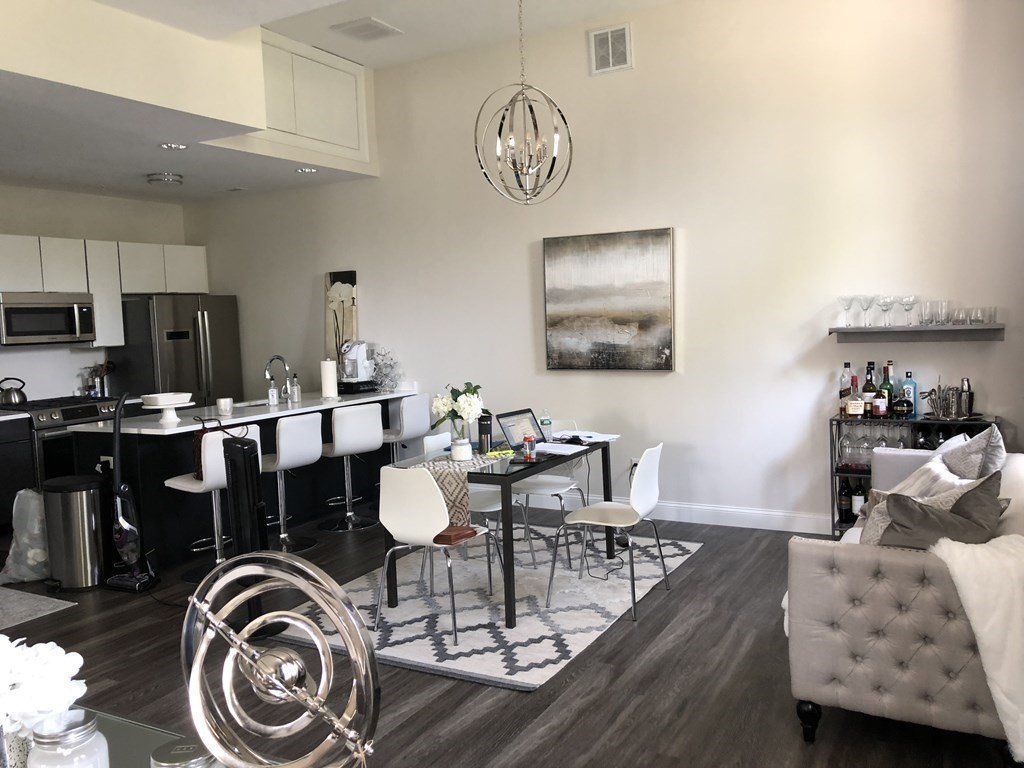 1022 Hancock Steet, Quincy, Massachusetts, 2 Bedrooms Bedrooms, 4 Rooms Rooms,2 BathroomsBathrooms,Residential Lease,For Rent,Hancock Steet,73385651