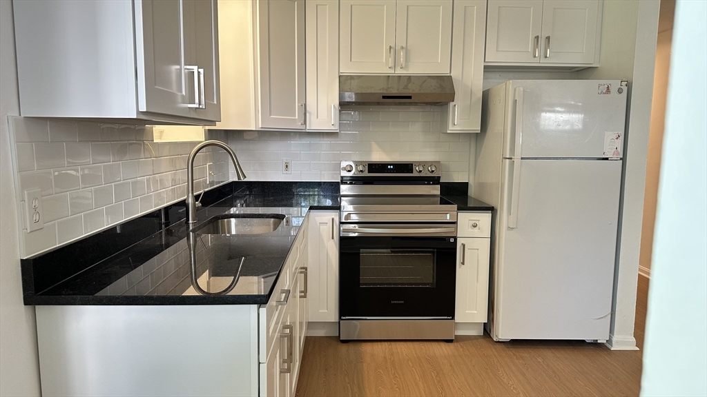 60 6th Ave, Quincy, Massachusetts, 2 Bedrooms Bedrooms, 4 Rooms Rooms,1 BathroomBathrooms,Residential Lease,For Rent,6th Ave,73399390