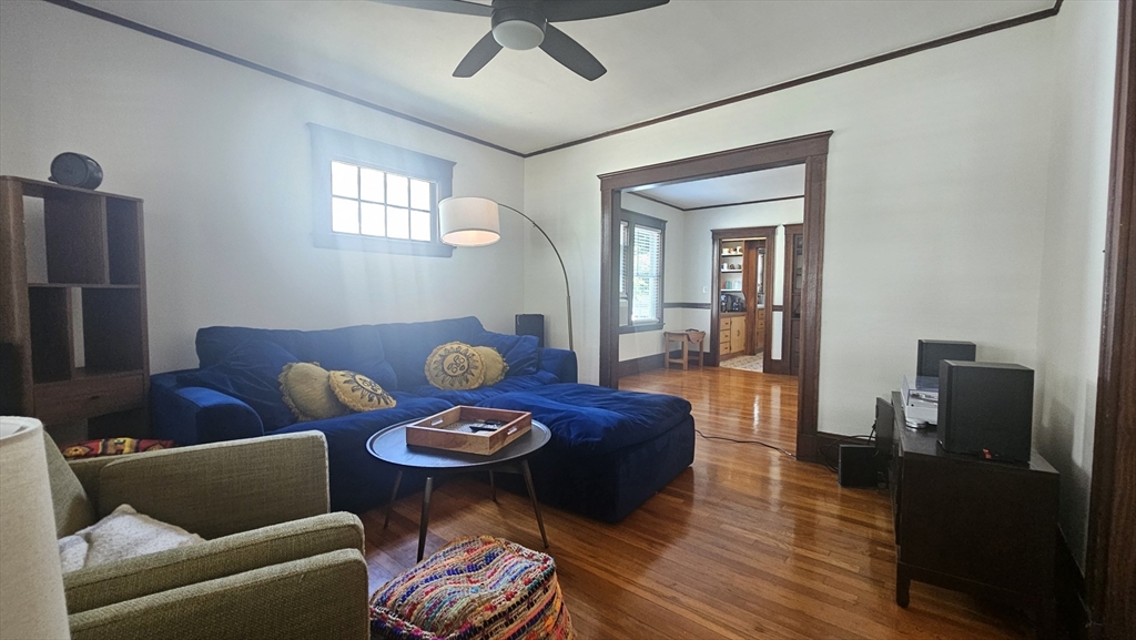 50 Melendy, Watertown, Massachusetts, 2 Bedrooms Bedrooms, 5 Rooms Rooms,1 BathroomBathrooms,Residential Lease,For Rent,Melendy,73411438