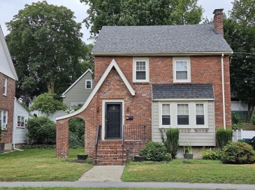 25 Essex St, Medford, Massachusetts, 3 Bedrooms Bedrooms, 7 Rooms Rooms,1.5 BathroomsBathrooms,Residential Lease,For Rent,Essex St,73411493