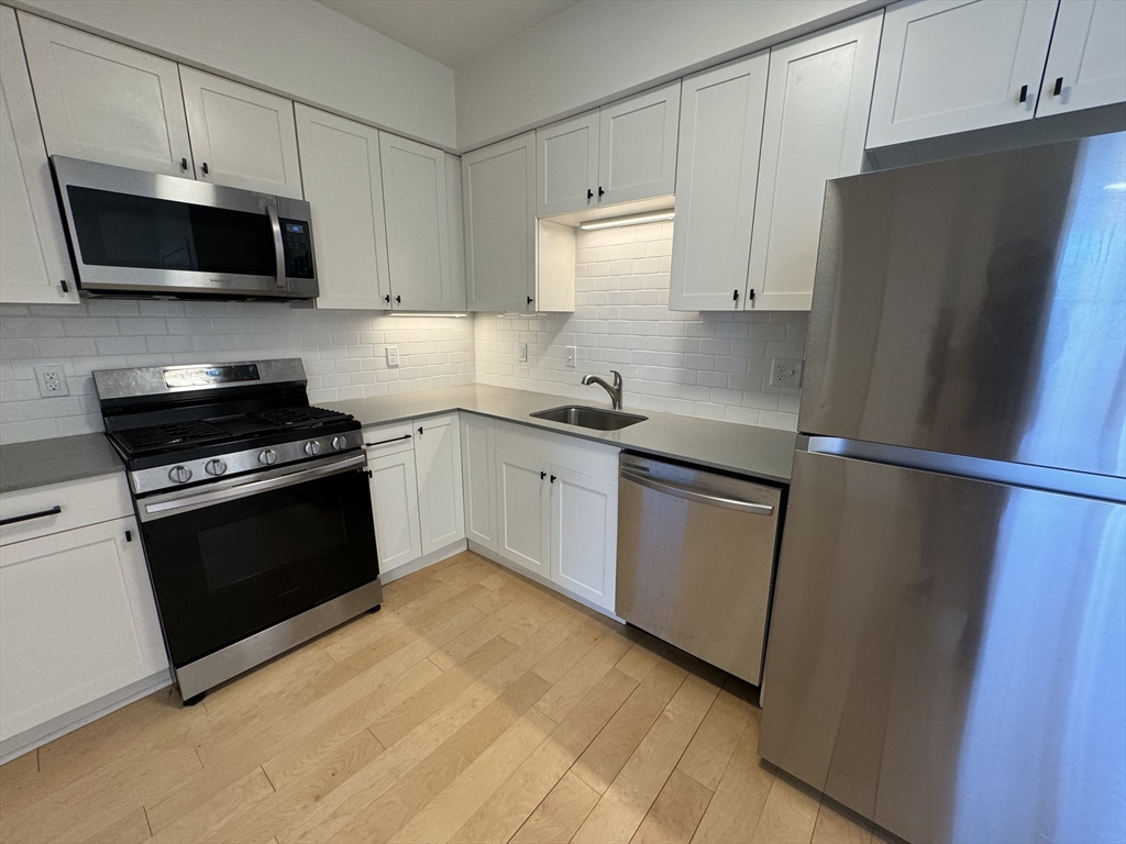 1301 Blue Hill Ave, Boston, Massachusetts, 2 Bedrooms Bedrooms, 5 Rooms Rooms,1 BathroomBathrooms,Residential Lease,For Rent,Blue Hill Ave,73385676