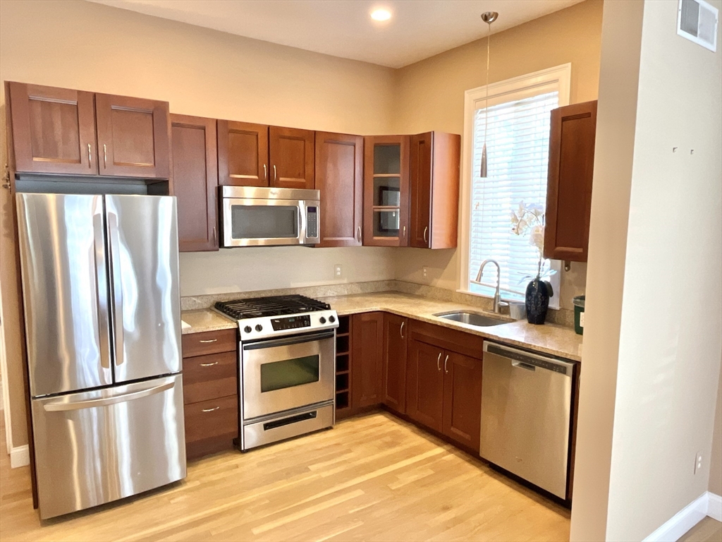 1 Corporal Mcternan, Cambridge, Massachusetts, 2 Bedrooms Bedrooms, 5 Rooms Rooms,1 BathroomBathrooms,Residential Lease,For Rent,Corporal Mcternan,73407793