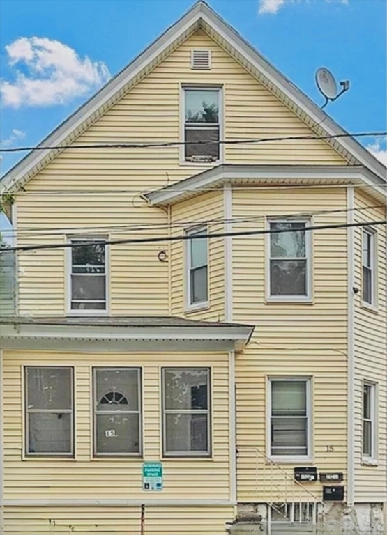 15 Clare Street, Lowell, Massachusetts, 5 Bedrooms Bedrooms, 9 Rooms Rooms,1 BathroomBathrooms,Residential Lease,For Rent,Clare Street,73318469