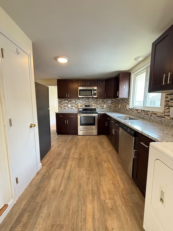 40 Keenan St, Watertown, Massachusetts, 3 Bedrooms Bedrooms, 7 Rooms Rooms,1 BathroomBathrooms,Residential Lease,For Rent,Keenan St,73394623