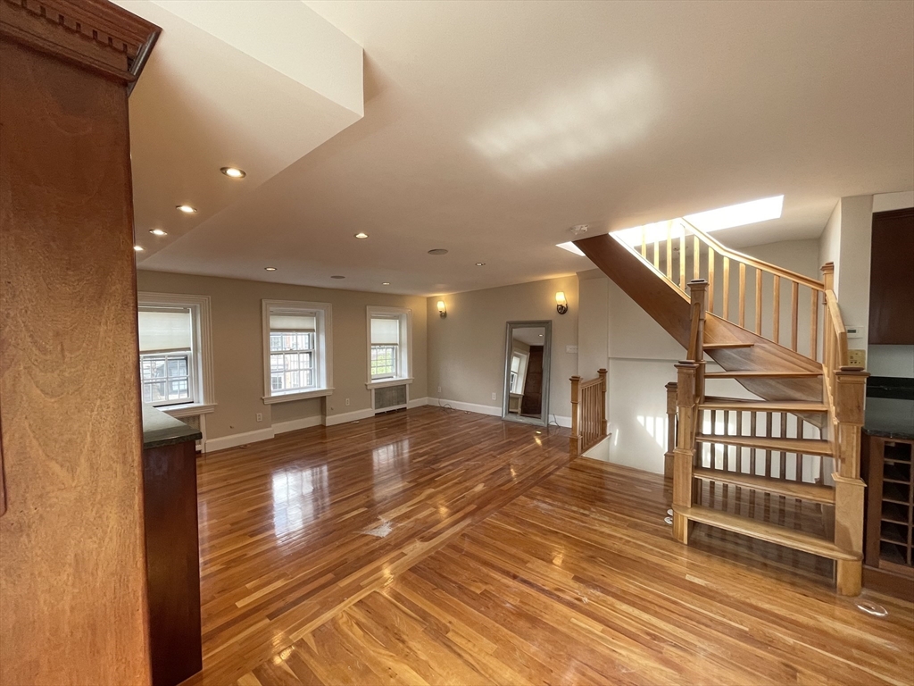 39 Chestnut St, Boston, Massachusetts, 2 Bedrooms Bedrooms, 7 Rooms Rooms,2.5 BathroomsBathrooms,Residential Lease,For Rent,Chestnut St,73379446