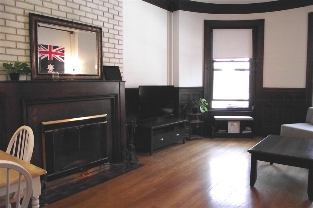 924 Beacon Street, Boston, Massachusetts, 1 Bedroom Bedrooms, 4 Rooms Rooms,1 BathroomBathrooms,Residential Lease,For Rent,Beacon Street,73398121