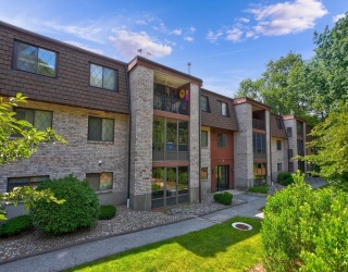 7 Greenbriar Dr, North Reading, Massachusetts, 1 Bedroom Bedrooms, 3 Rooms Rooms,1 BathroomBathrooms,Residential Lease,For Rent,Greenbriar Dr,73384443