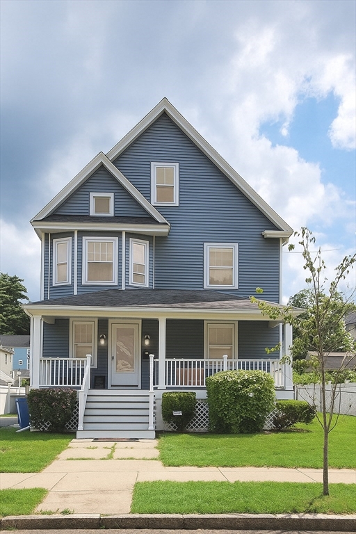 26 Summer St, Wakefield, Massachusetts, 4 Bedrooms Bedrooms, 8 Rooms Rooms,1.5 BathroomsBathrooms,Residential Lease,For Rent,Summer St,73404778