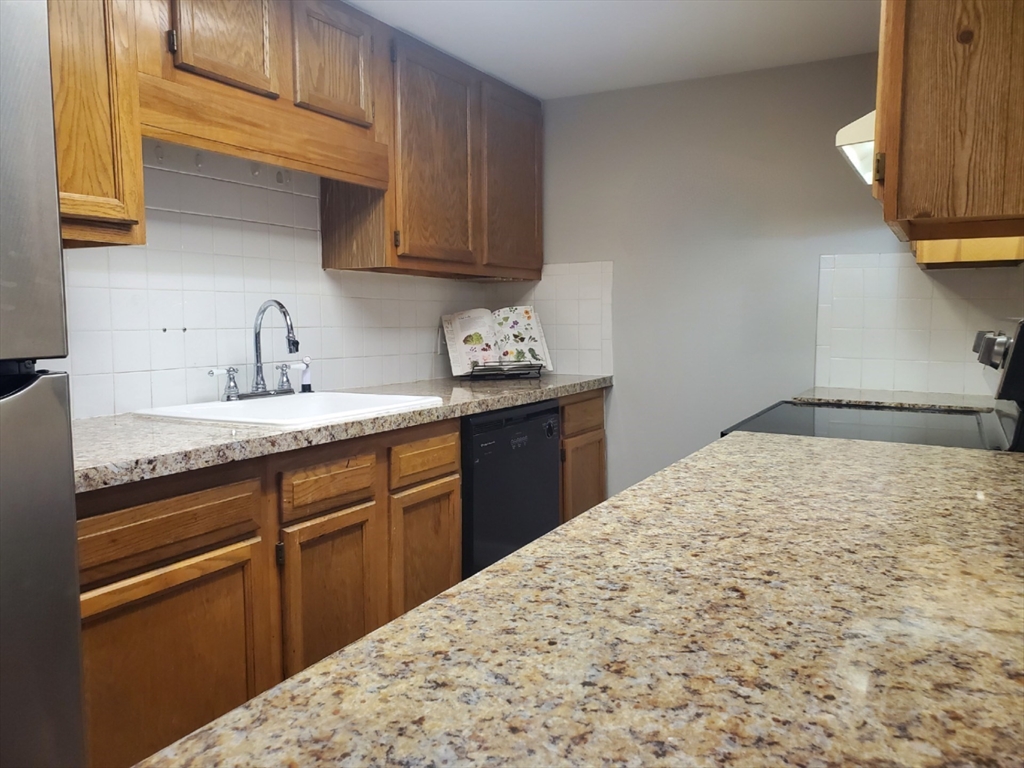 688 Boston Post Rd E, Marlborough, Massachusetts, 1 Bedroom Bedrooms, 3 Rooms Rooms,1 BathroomBathrooms,Residential Lease,For Rent,Boston Post Rd E,73387565