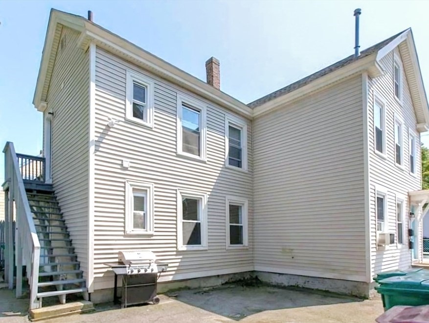 581 Lakeview Ave, Lowell, Massachusetts, 3 Bedrooms Bedrooms, 5 Rooms Rooms,1 BathroomBathrooms,Residential Lease,For Rent,Lakeview Ave,73362533