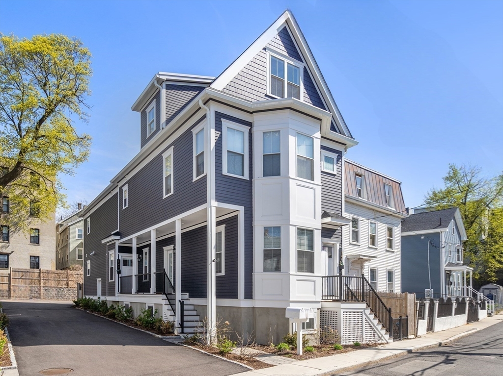 14 Ennis, Boston, Massachusetts, 3 Bedrooms Bedrooms, 5 Rooms Rooms,2.5 BathroomsBathrooms,Residential Lease,For Rent,Ennis,73401172