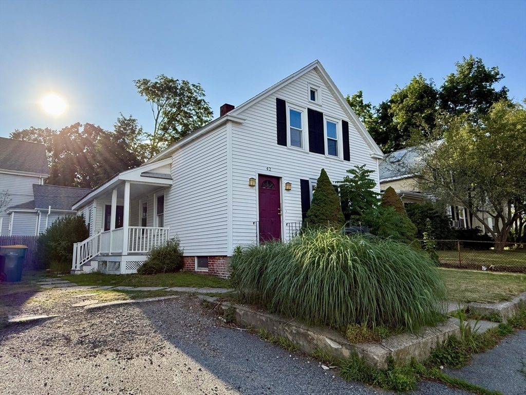 42 Broad St, North Attleboro, Massachusetts, 3 Bedrooms Bedrooms, 5 Rooms Rooms,1.5 BathroomsBathrooms,Residential Lease,For Rent,Broad St,73402751