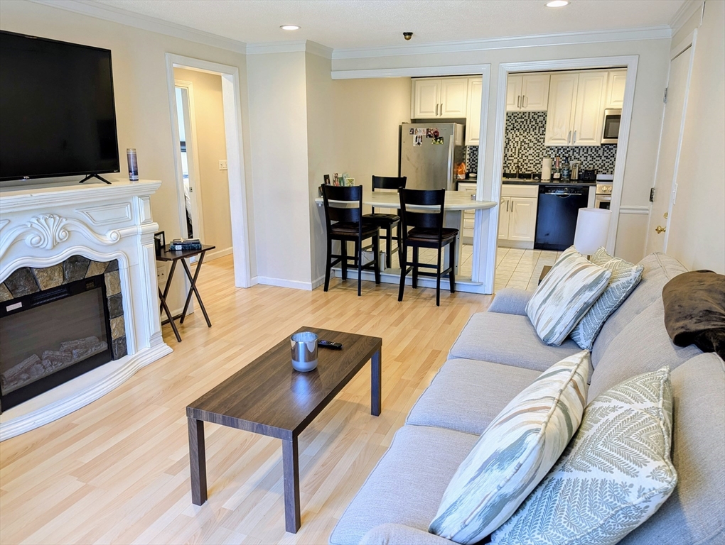 139 King Street, Franklin, Massachusetts, 2 Bedrooms Bedrooms, 4 Rooms Rooms,1 BathroomBathrooms,Residential Lease,For Rent,King Street,73393615