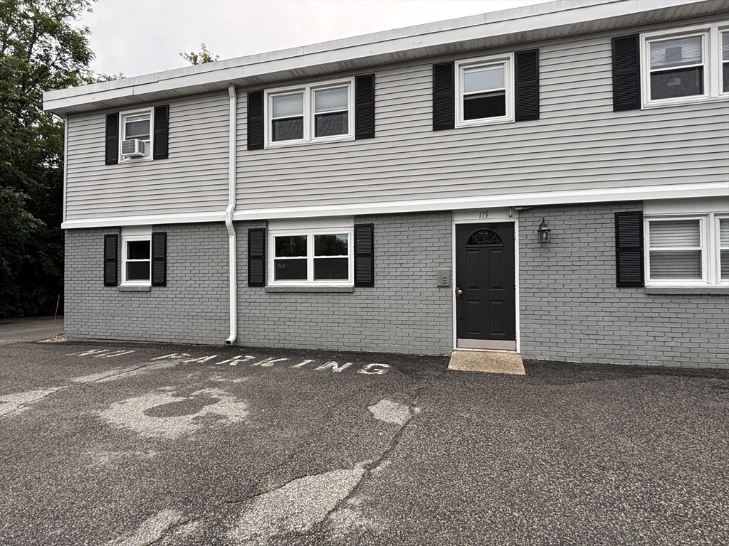 119 Knight Ave, Attleboro, Massachusetts, 2 Bedrooms Bedrooms, 4 Rooms Rooms,1 BathroomBathrooms,Residential Lease,For Rent,Knight Ave,73399595