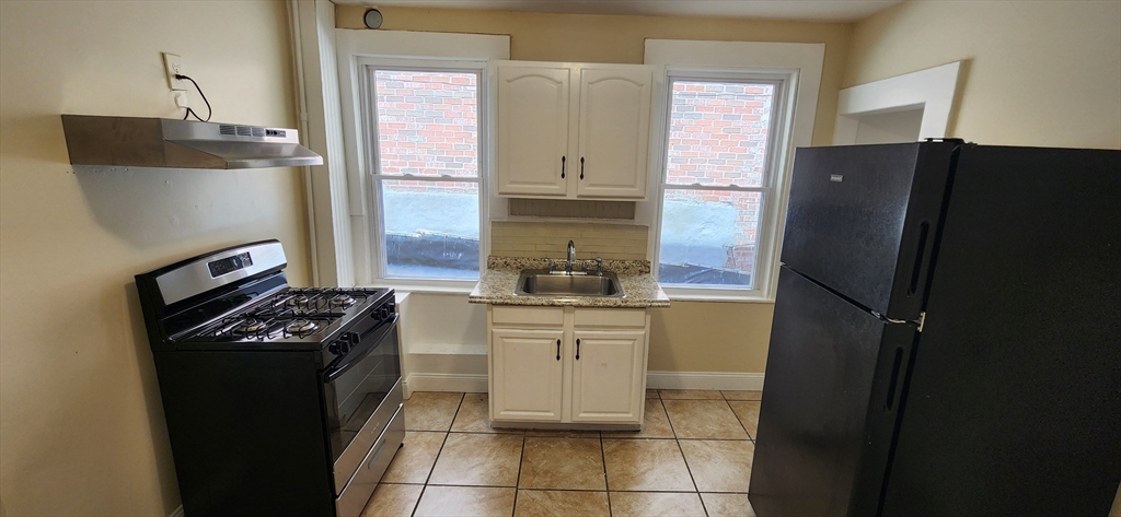 251 Meridian, Boston, Massachusetts, 3 Bedrooms Bedrooms, 5 Rooms Rooms,1 BathroomBathrooms,Residential Lease,For Rent,Meridian,73379157