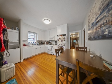 81 Glendale Rd, Quincy, Massachusetts, 2 Bedrooms Bedrooms, 5 Rooms Rooms,1 BathroomBathrooms,Residential Lease,For Rent,Glendale Rd,73392056