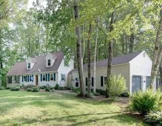 50 Kienia Rd, Hudson, New Hampshire, 4 Bedrooms Bedrooms, 13 Rooms Rooms,2.5 BathroomsBathrooms,Residential,For Sale,Kienia Rd,73387332