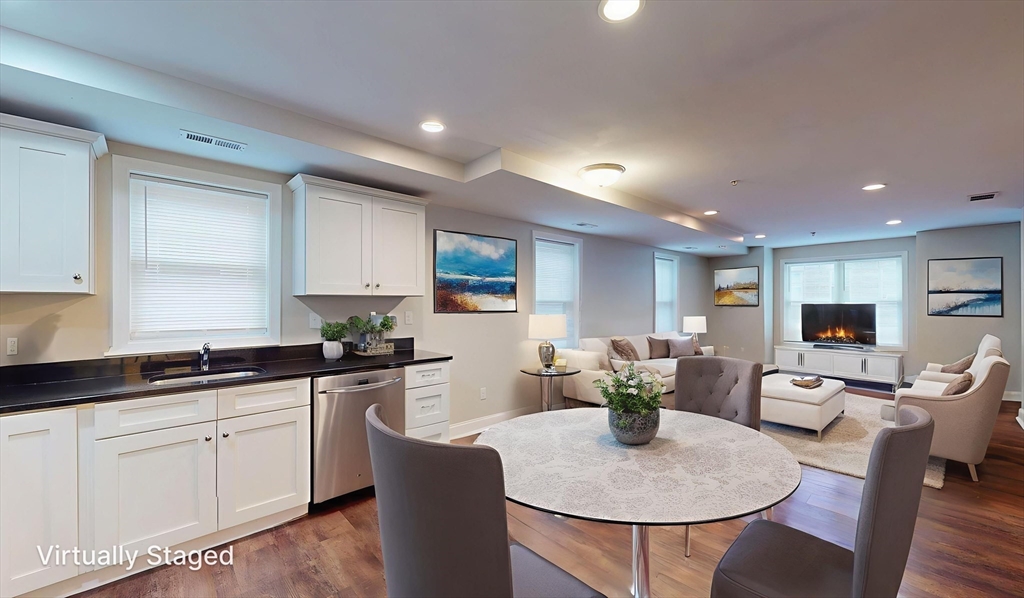 60 Holworthy, Boston, Massachusetts, 2 Bedrooms Bedrooms, 4 Rooms Rooms,1.5 BathroomsBathrooms,Residential Lease,For Rent,Holworthy,73403020