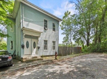 132 Bartlett, Lowell, Massachusetts, 2 Bedrooms Bedrooms, 5 Rooms Rooms,1 BathroomBathrooms,Residential Lease,For Rent,Bartlett,73409869