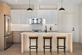 85 Myrtle Street, Quincy, Massachusetts, 2 Bedrooms Bedrooms, 5 Rooms Rooms,2 BathroomsBathrooms,Residential Lease,For Rent,Myrtle Street,73412492