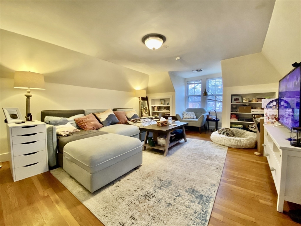 24 Grovenor Rd, Boston, Massachusetts, 1 Bedroom Bedrooms, 3 Rooms Rooms,1 BathroomBathrooms,Residential Lease,For Rent,Grovenor Rd,73412726