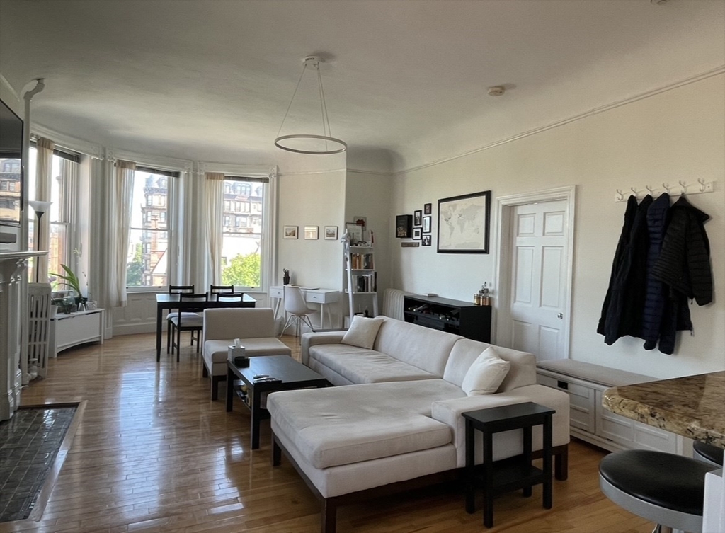 362 Commonwealth, Boston, Massachusetts, 1 Bedroom Bedrooms, 3 Rooms Rooms,1 BathroomBathrooms,Residential Lease,For Rent,Commonwealth,73412811
