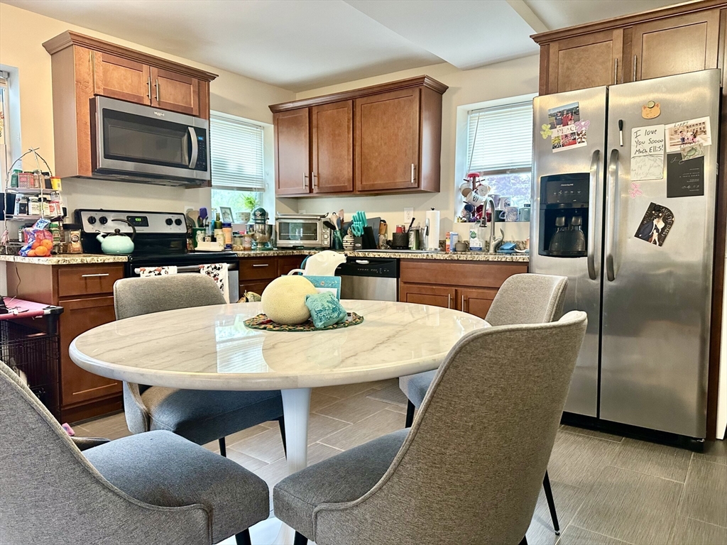 11 Forrester, Salem, Massachusetts, 3 Bedrooms Bedrooms, 5 Rooms Rooms,2 BathroomsBathrooms,Residential Lease,For Rent,Forrester,73412924