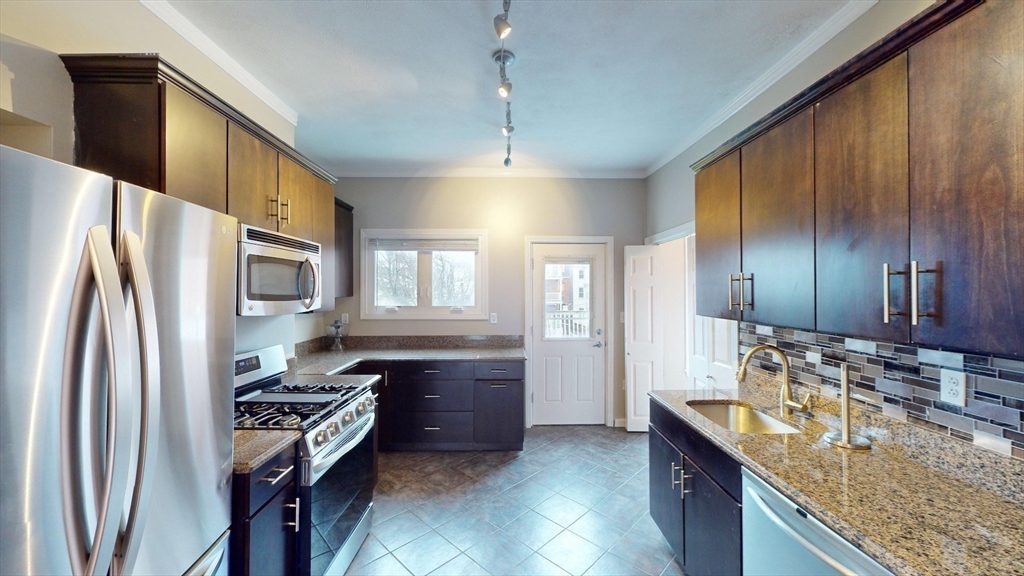 659 East 4th, Boston, Massachusetts, 3 Bedrooms Bedrooms, 5 Rooms Rooms,2 BathroomsBathrooms,Residential Lease,For Rent,East 4th,73403209