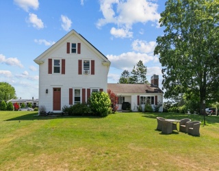 20 Borden Farm Rd., Portsmouth, Rhode Island, 4 Bedrooms Bedrooms, 9 Rooms Rooms,3 BathroomsBathrooms,Residential,For Sale,Borden Farm Rd.,73413050
