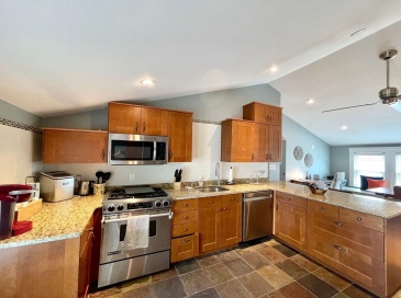 247 Savin Hill Ave, Boston, Massachusetts, 1 Bedroom Bedrooms, 3 Rooms Rooms,1 BathroomBathrooms,Residential Lease,For Rent,Savin Hill Ave,73388589