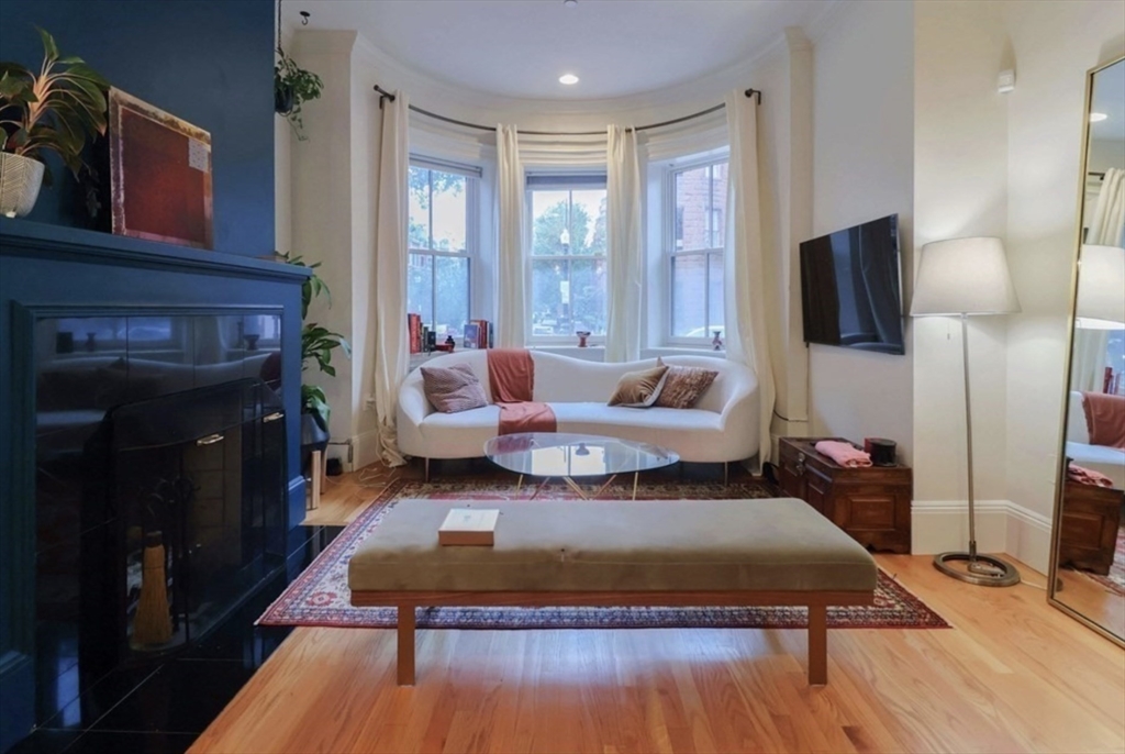 85 Saint Botolph Street, Boston, Massachusetts, 2 Bedrooms Bedrooms, 4 Rooms Rooms,1.5 BathroomsBathrooms,Residential Lease,For Rent,Saint Botolph Street,73383412
