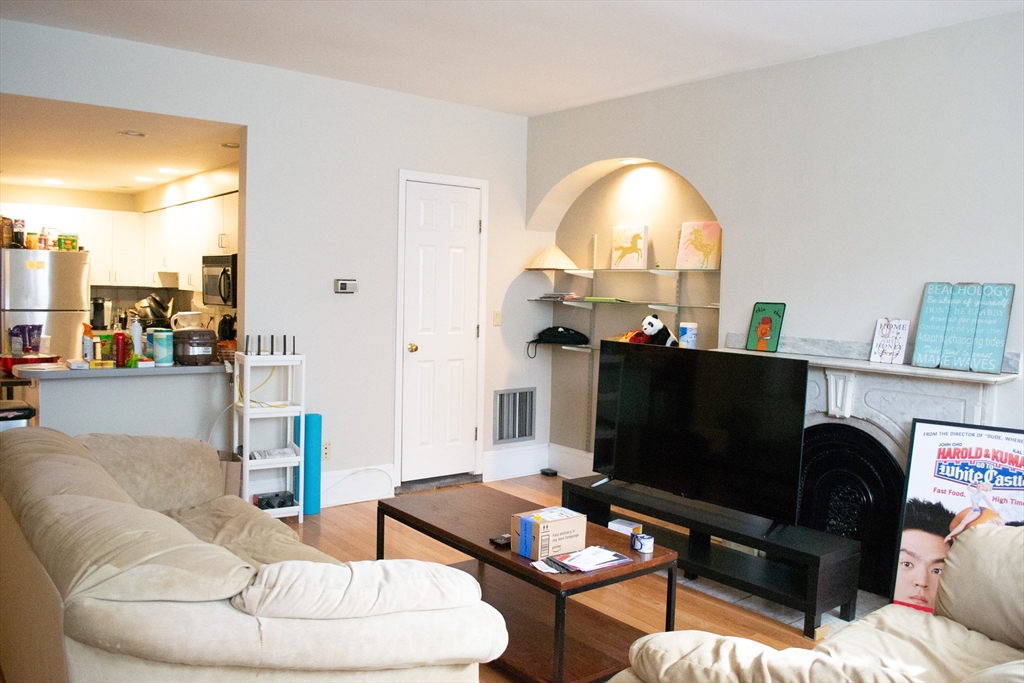 570 Massachussetts Ave, Boston, Massachusetts, 2 Bedrooms Bedrooms, 8 Rooms Rooms,2 BathroomsBathrooms,Residential Lease,For Rent,Massachussetts Ave,73386690