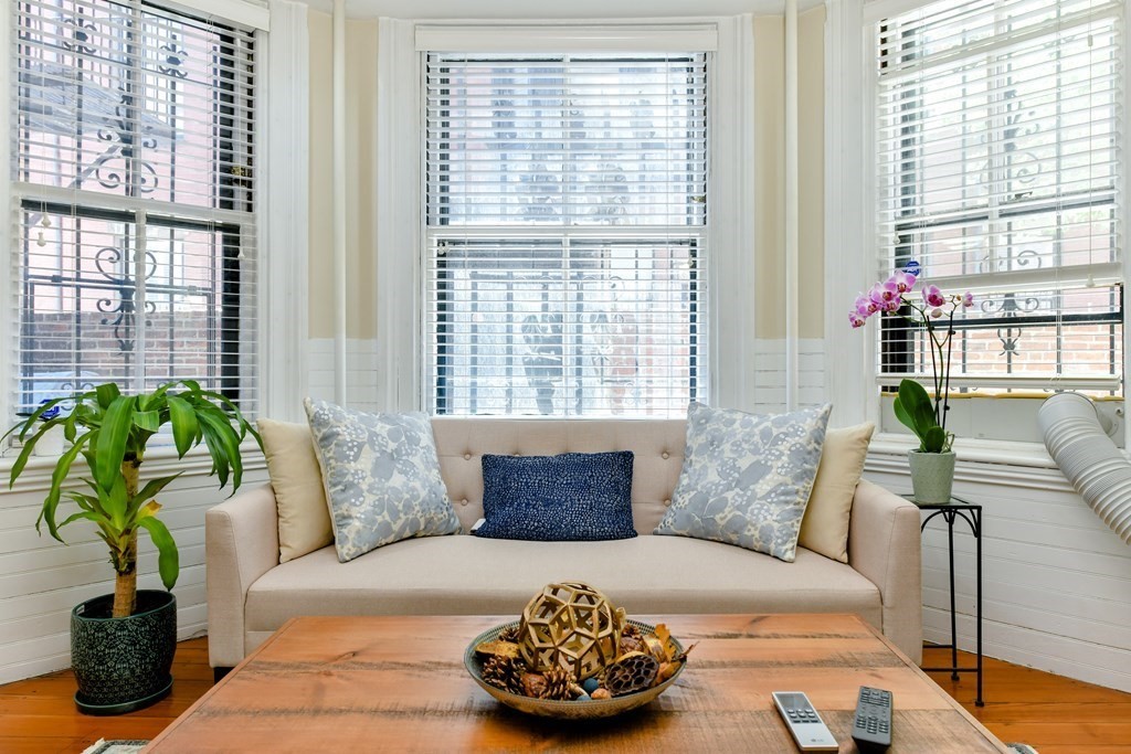 49 Beacon Street, Boston, Massachusetts, 1 Bedroom Bedrooms, 3 Rooms Rooms,1 BathroomBathrooms,Residential Lease,For Rent,Beacon Street,73395760