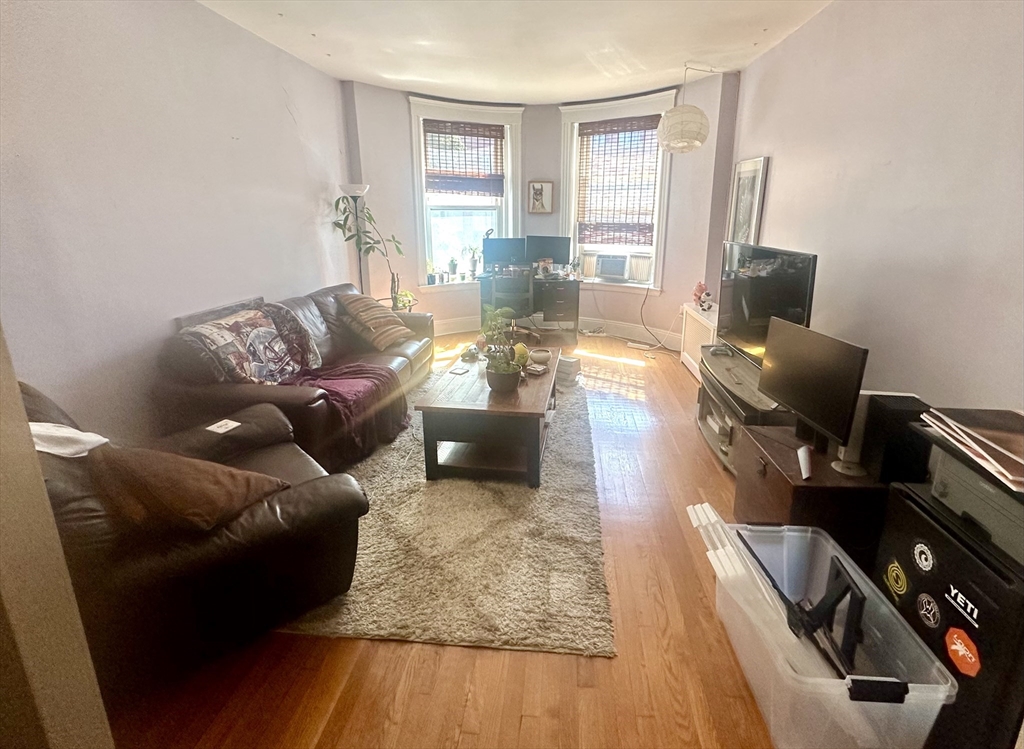 182 St. Paul St, Brookline, Massachusetts, 1 Bedroom Bedrooms, 3 Rooms Rooms,1 BathroomBathrooms,Residential Lease,For Rent,St. Paul St,73413146