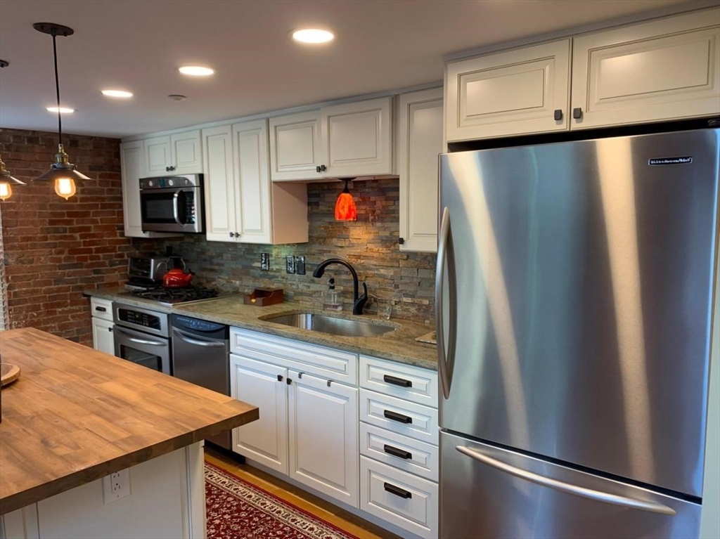 101 Broad St, Boston, Massachusetts, 1 Bedroom Bedrooms, 3 Rooms Rooms,1 BathroomBathrooms,Residential Lease,For Rent,Broad St,73413177