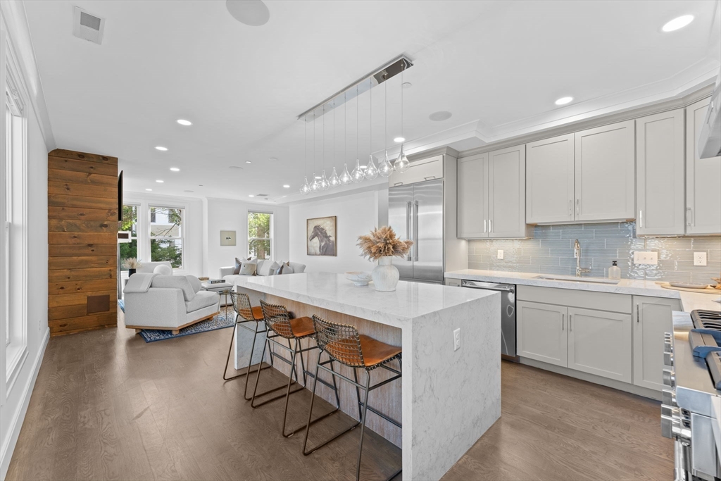 333 West Third, Boston, Massachusetts, 3 Bedrooms Bedrooms, 4 Rooms Rooms,2.5 BathroomsBathrooms,Residential Lease,For Rent,West Third,73413227