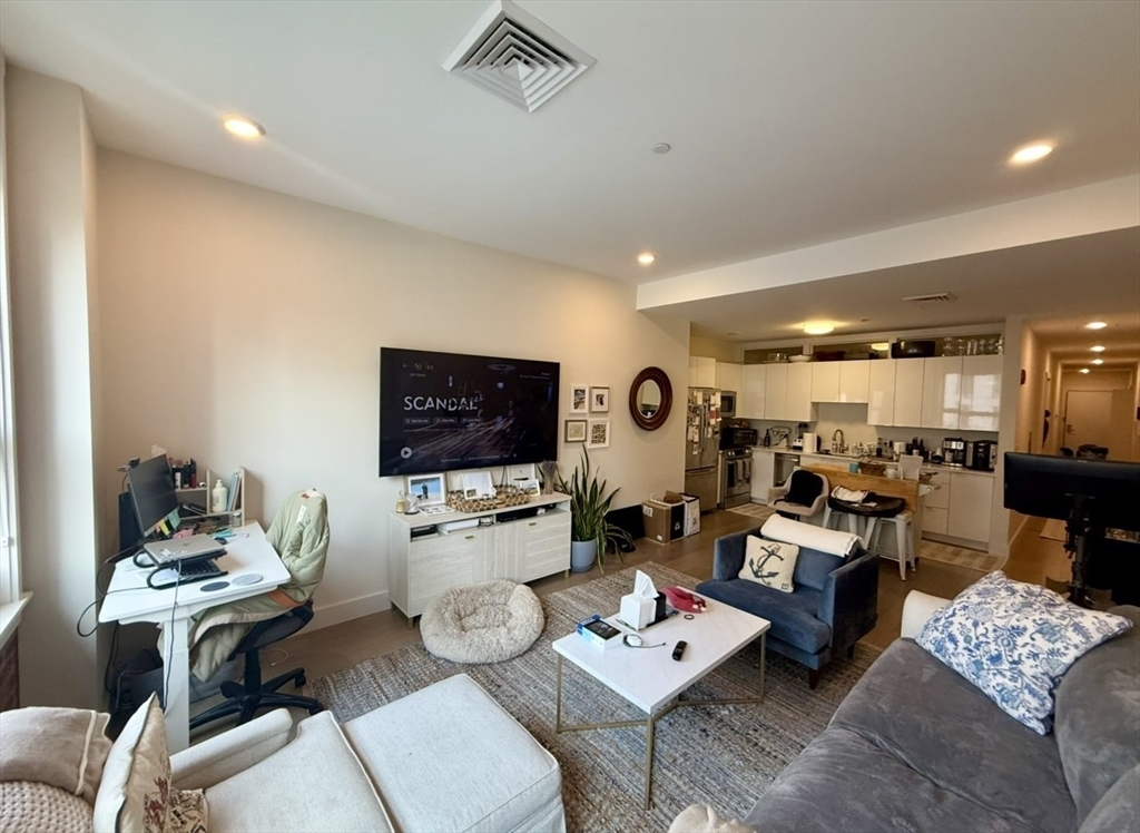 121 Portland St, Boston, Massachusetts, 1 Bedroom Bedrooms, 2 Rooms Rooms,1.5 BathroomsBathrooms,Residential Lease,For Rent,Portland St,73413238