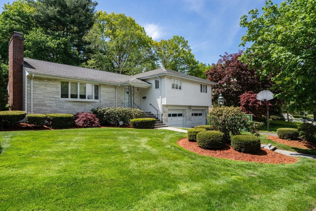 61 Sevland Rd, Newton, Massachusetts, 4 Bedrooms Bedrooms, 9 Rooms Rooms,2.5 BathroomsBathrooms,Residential Lease,For Rent,Sevland Rd,73413524