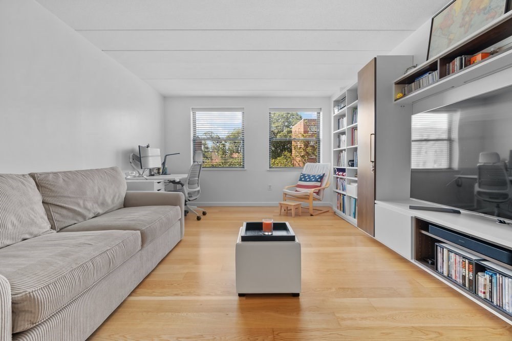 1933 Commonwealth Avenue, Boston, Massachusetts, 1 Bedroom Bedrooms, 2 Rooms Rooms,1 BathroomBathrooms,Residential Lease,For Rent,Commonwealth Avenue,73413543