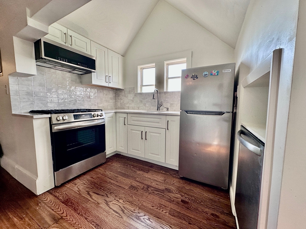 9 Holden St, Boston, Massachusetts, 2 Bedrooms Bedrooms, 3 Rooms Rooms,1 BathroomBathrooms,Residential Lease,For Rent,Holden St,73413613