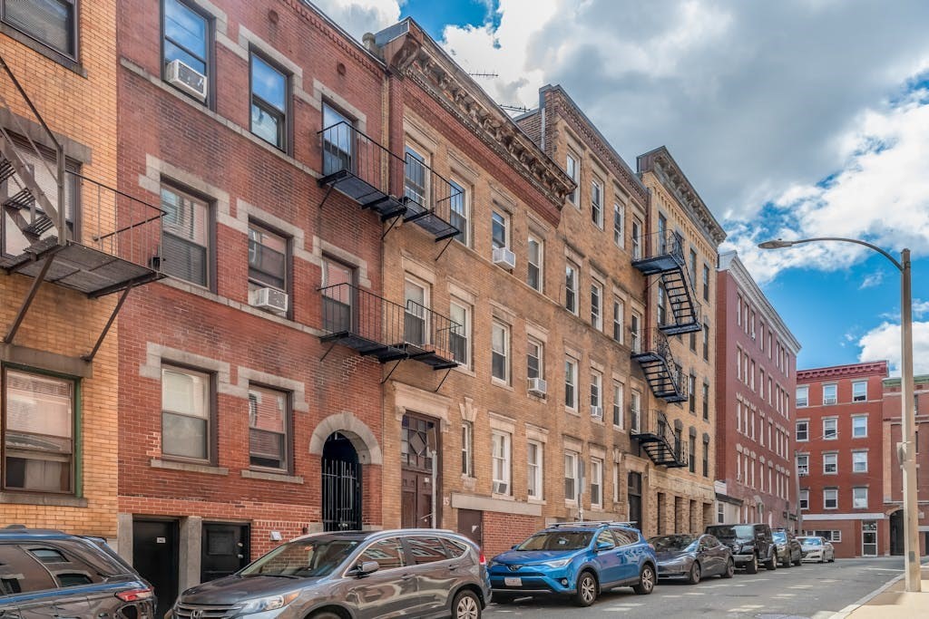 15 Henchman St, Boston, Massachusetts, 5 Bedrooms Bedrooms, 15 Rooms Rooms,3 BathroomsBathrooms,Residential Income,For Sale,Henchman St,73373629