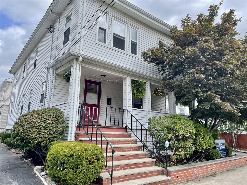 43 Hamilton St, Medford, Massachusetts, 3 Bedrooms Bedrooms, 5 Rooms Rooms,1 BathroomBathrooms,Residential Lease,For Rent,Hamilton St,73413806